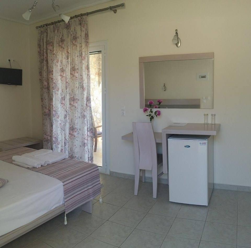 Voula Resort Elafonissos Oda fotoğraf